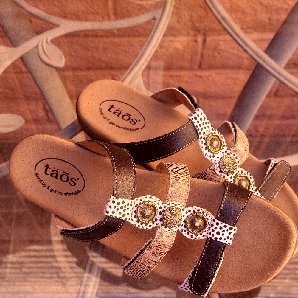 Taos Learher 3-Strap Sandals, Womans Size 10 - Picture 2 of 6